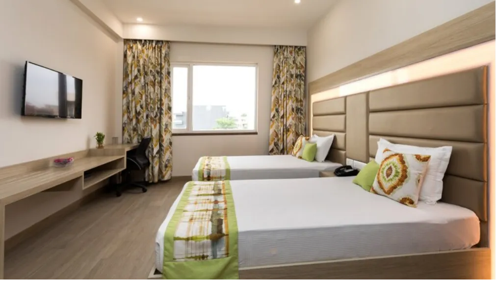 Deluxe Twin Bed Room